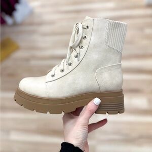 Like new SODA Lace Up Chelsea Combat boots women’s size 6.5